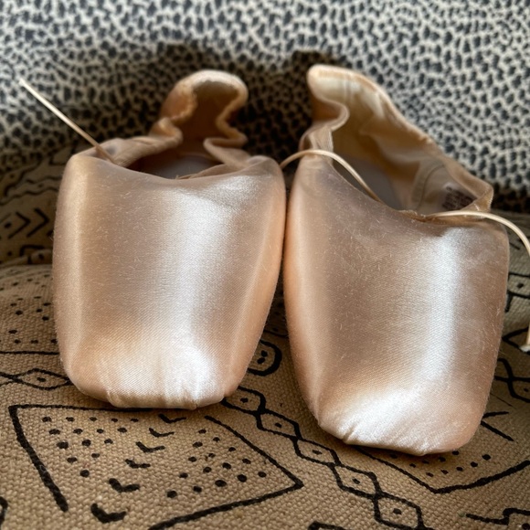Adult Balance European Pointe Ballet Dance Shoes - Picture 5 of 10
